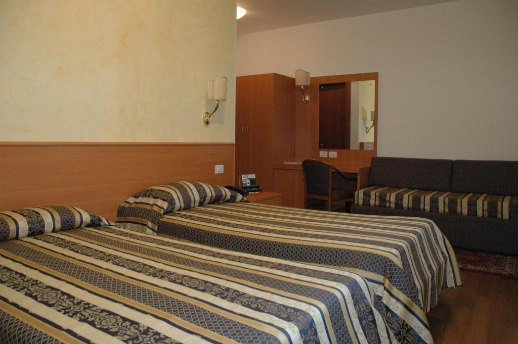Hotel Ristorante Dotto Varago الغرفة الصورة