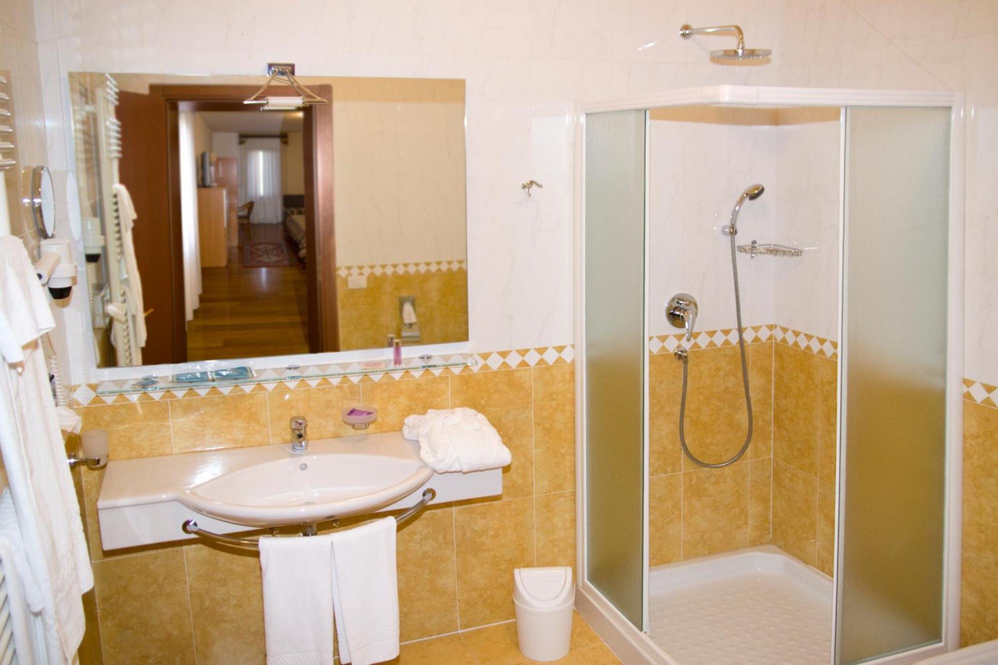 Hotel Ristorante Dotto Varago المظهر الخارجي الصورة
