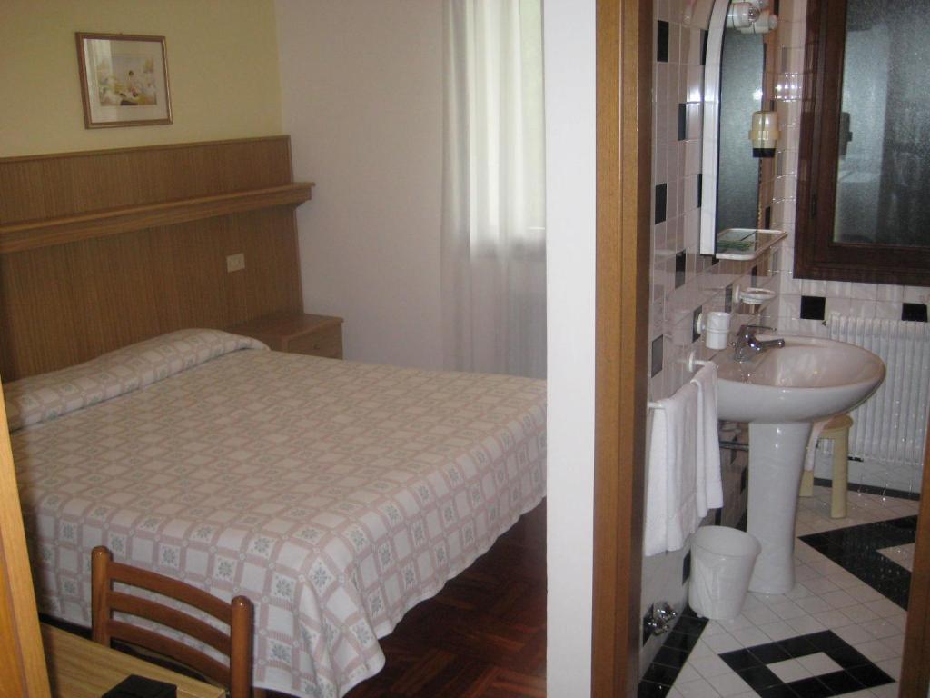 Hotel Ristorante Dotto Varago الغرفة الصورة