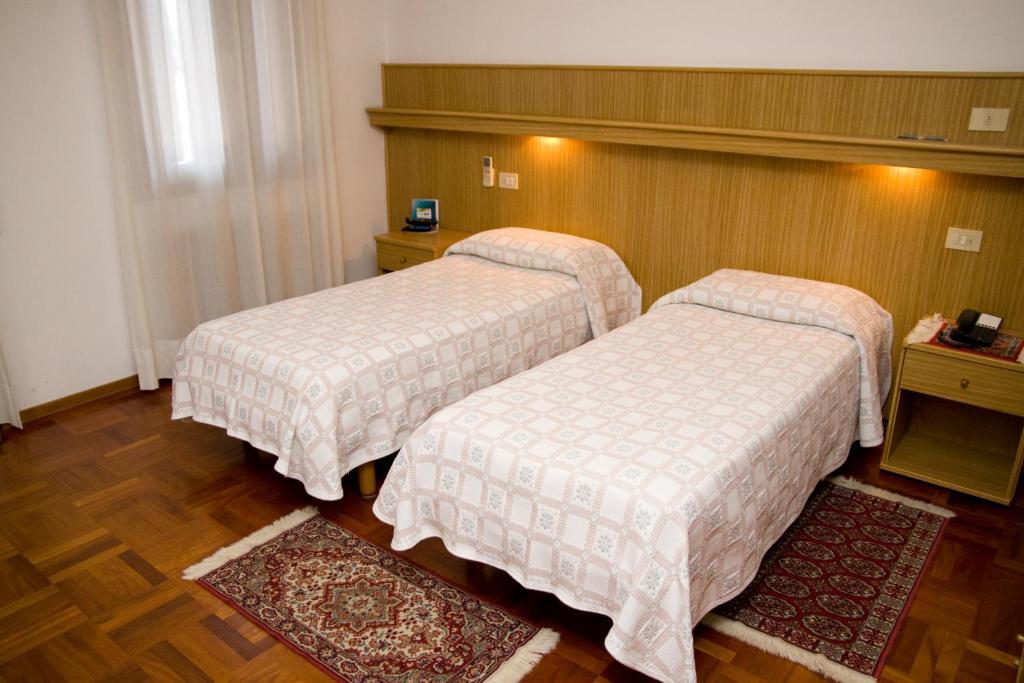 Hotel Ristorante Dotto Varago الغرفة الصورة